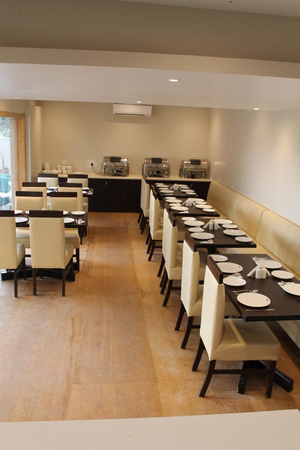 Hotel Goa Continental Арпора Экстерьер фото